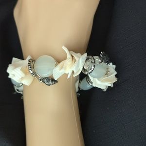Shell & white stone color stretch bracelet